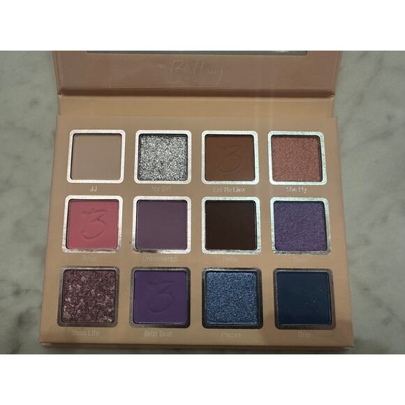 Murillo Twins x Beauty Creations Eyeshadow Pallete - Picture 3 of 6